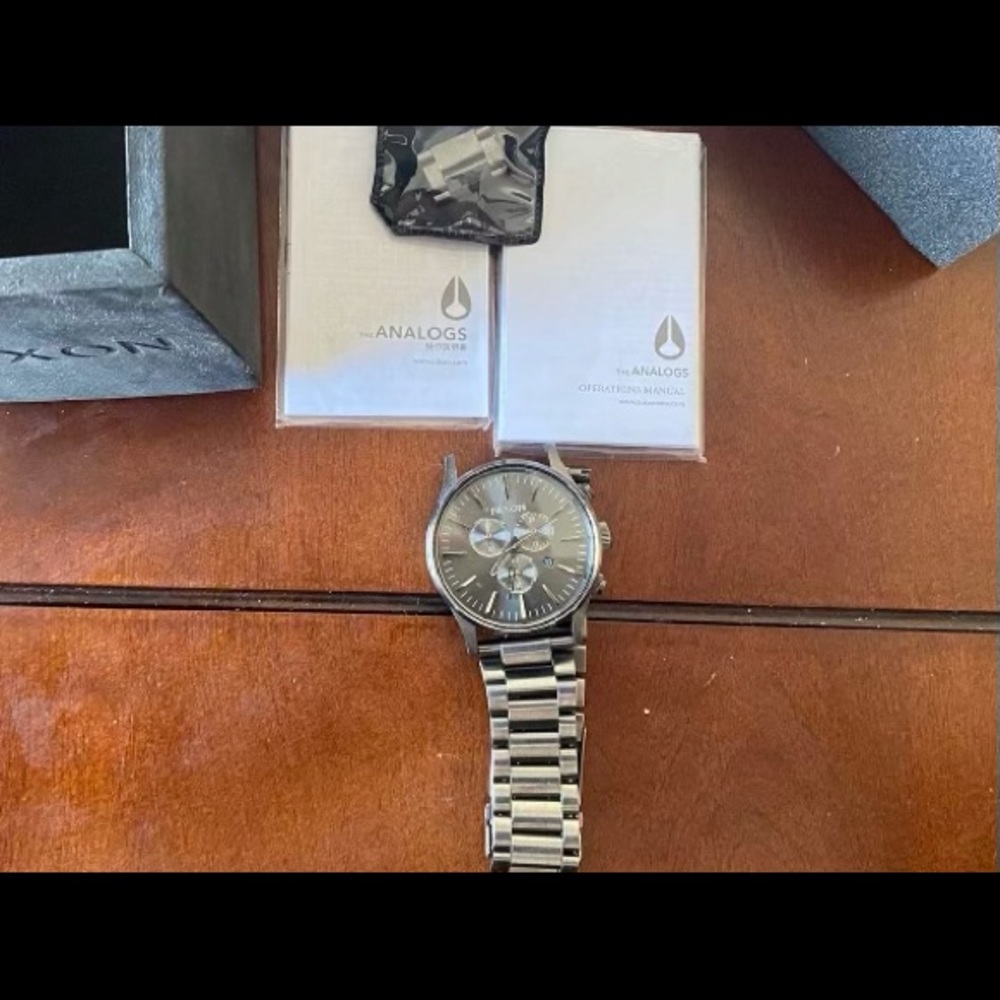 Men’s Nixon watch 😜